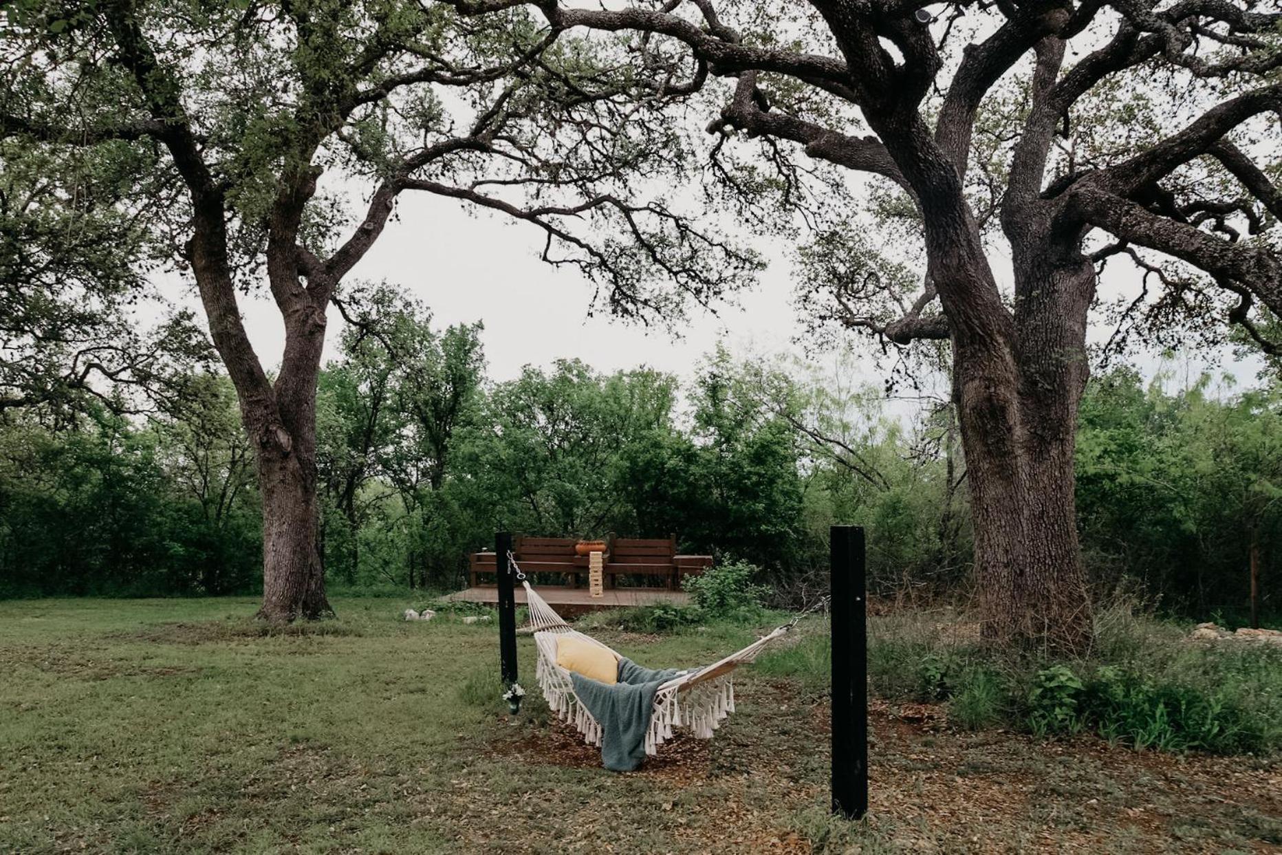 The Maverick: A-Frame W/ Hammock And Tree Top View 뉴 브라운펠스 외부 사진